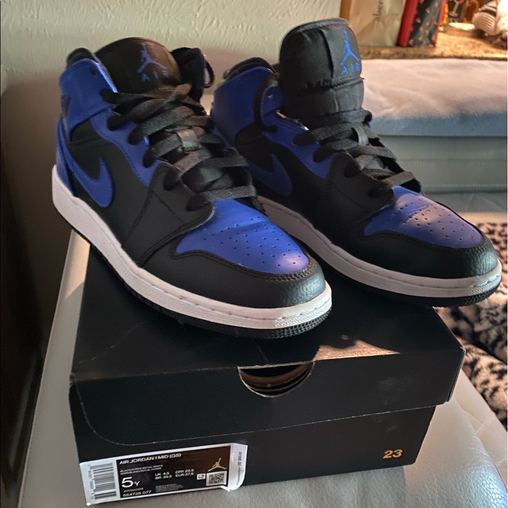 Air Jordan Mid- Blue 5Y (6.5 in women)